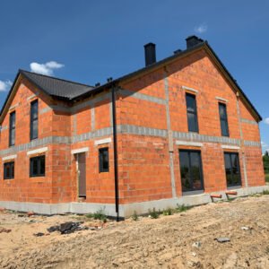 Gostyń Górna czworak zakończony stan surowy zamknięty i początek elewacji