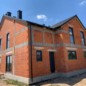 Gostyń Górna czworak zakończony stan surowy zamknięty i początek elewacji